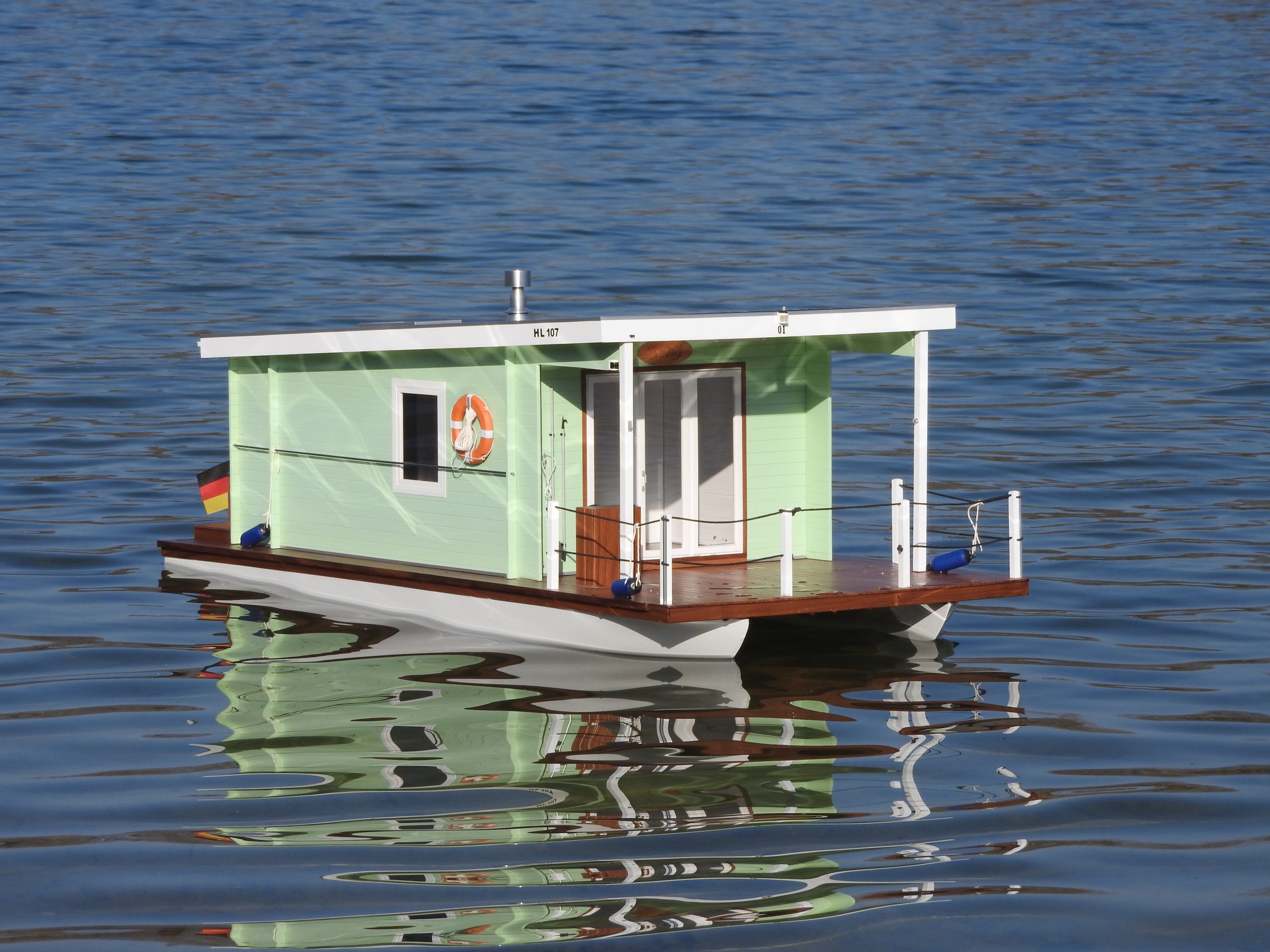 Ferngesteuertes Hausboot